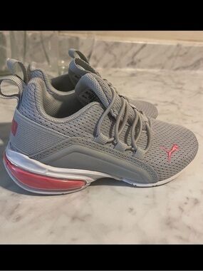 Kids a puma shoes